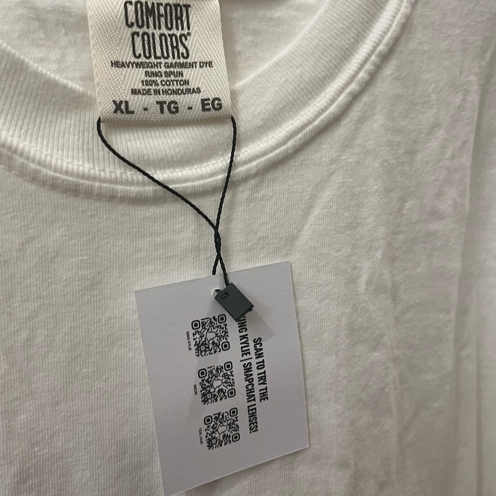 Kylie Jenner pop up T-Shirt - Picture 2 of 3